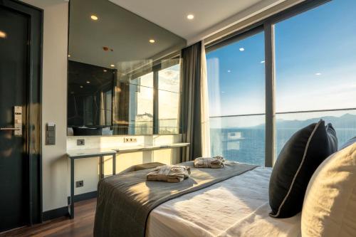 Lucky Monkey Hotel