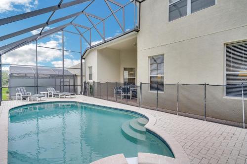 Beautiful Luxury 2 Story Home in Windsor Hills! 2 Miles from Disney! villa - image 3
