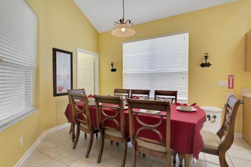 Beautiful Luxury 2 Story Home in Windsor Hills! 2 Miles from Disney! villa - image 9