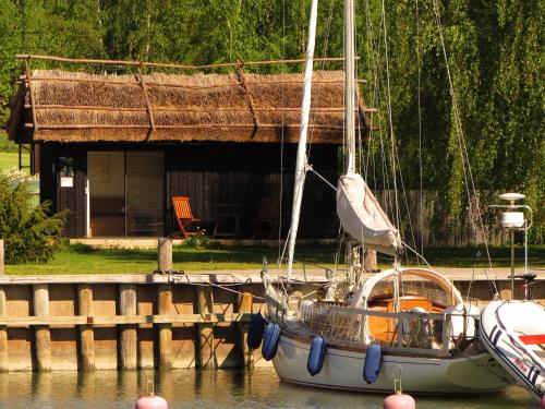 Peterzens Boathouse - Laupunen