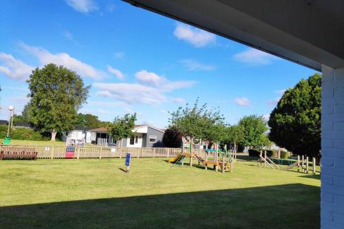 Beautiful 2 bedroom bungalow Oulten Broad cottage Sotherton