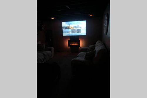 Peaceful 3 bedroom home finish basement fire place