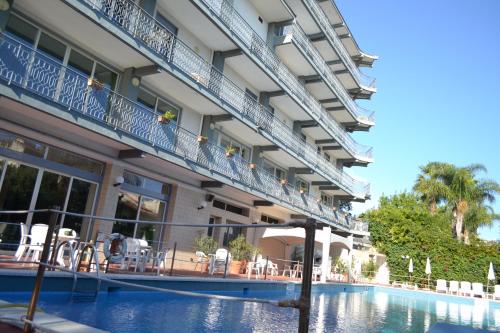 Wave Hotel - image 5