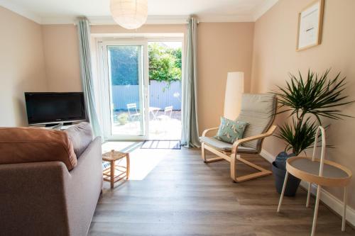 Cosy Brixham apartment with garden close to Town