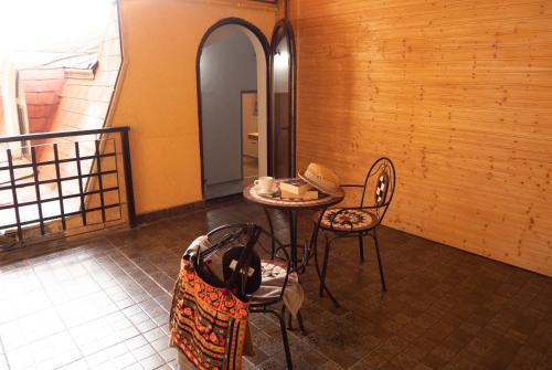 One-Bedroom Apartment image 4