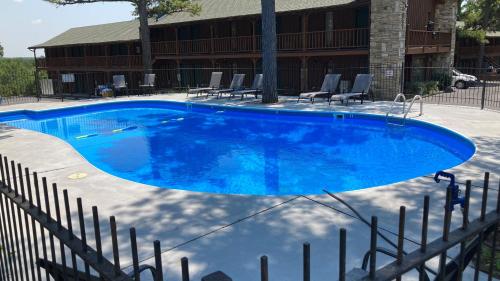Swimming pool, Country Mountain Inn in Eureka Springs (AR)