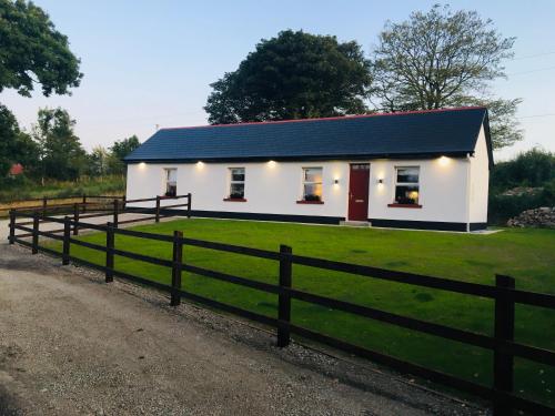 . Keanes Country Cottage in The Heart Of The West
