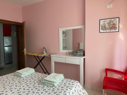 One-Bedroom Apartment image 4