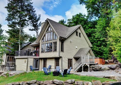 Chalets Alpins - 56 Chemin des Skieurs in Stoneham (QC)