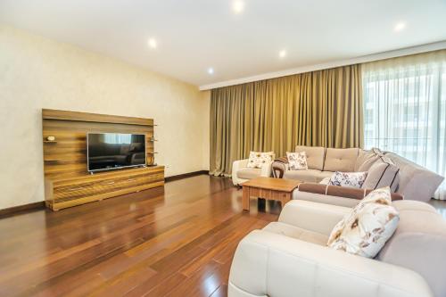2 bedrooms, 3 beds