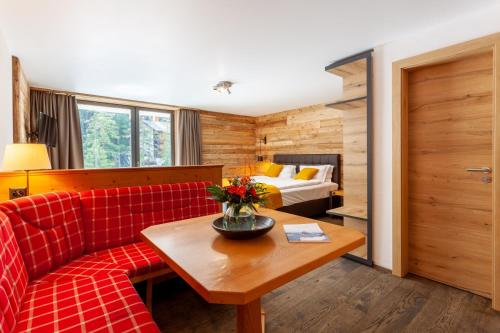 22 Summits Apartments - main image