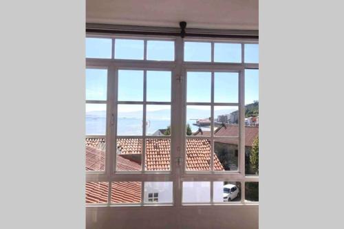  Unha ventá á ría in Muros