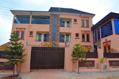 JOLENE APARTMENTS AND SUITES