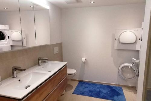 ห้องน้ำ, Ferienwohnung Abundrot in บลัทเทน