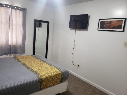 Frayser Cozy Newly Renovated 5 BR 2 BA