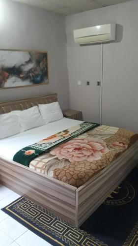 OD-V!CK's HOMESTAY, 24hr power,AC,Security