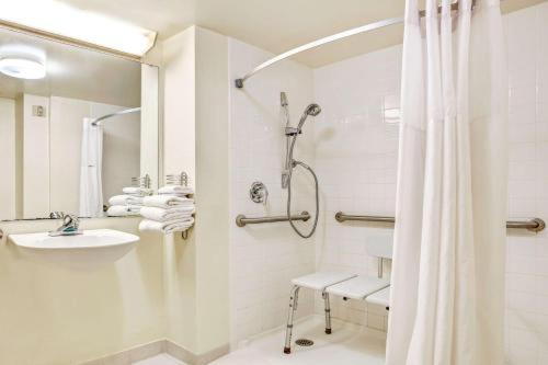 Days Inn by Wyndham Bradenton - Near the Gulf, Bradenton (zdjęcie 8)