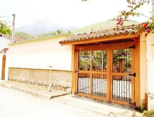 Casa inteira para até 16 pessoas no Centro de Ilhabela (Casa inteira para ate 16 pessoas no Centro de Ilhabela) in Praia Itaquanduba