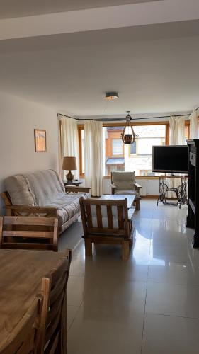 Samay Huasi - 3 dorm en suite - inmejorable ubicación - cochera cub (Samay Huasi - 3 dorm en suite - inmejorable ubicacion - cochera cub) in San Martin De Los Andes