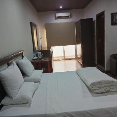 Break Hotel