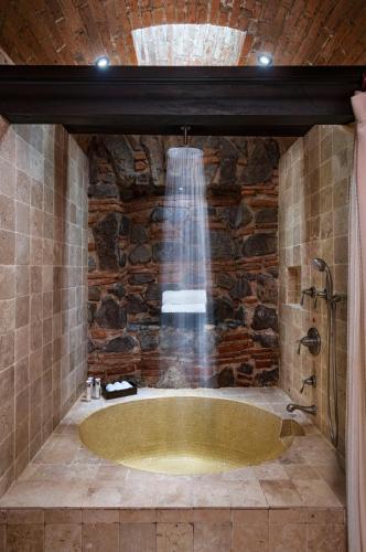 El Convento Boutique Hotel - 샤워실