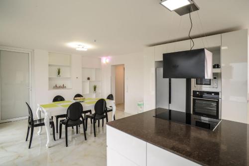Apartment image 6