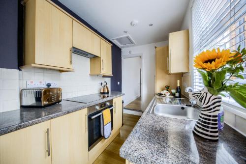 Stylish House│City Centre│Parking│EMPOWER HOMES