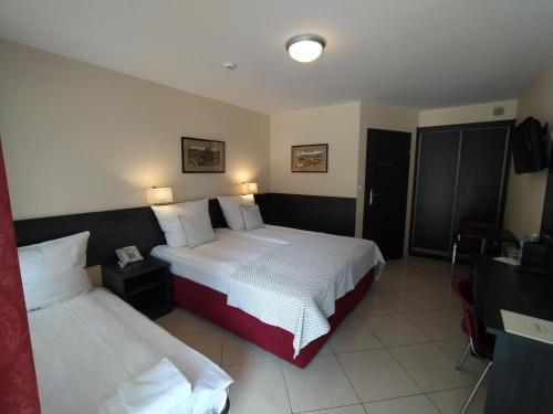 Double Room with Extra Bed (2 Adults + 1 Child)