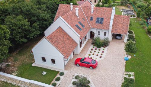 ทัศนียภาพภายนอกโรงแรม, Vadkert Vendégház (Vadkert Vendeghaz) in กลางเมืองเชเกสเฟเฮอร์วาร์