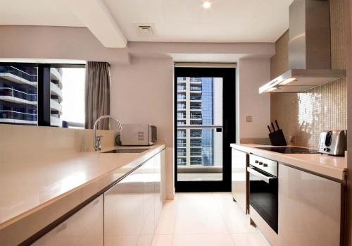 KeyHost - Paramount Residence 3807
