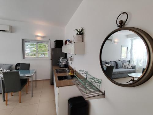 2BDR Holiday Home by Mezizim Beach and TLV Port! - image 2