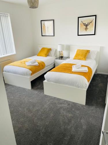 Wolverhampton, Large Modern 3 bed house, Perfect for Contractors, Business Travellers, Short Stays, 