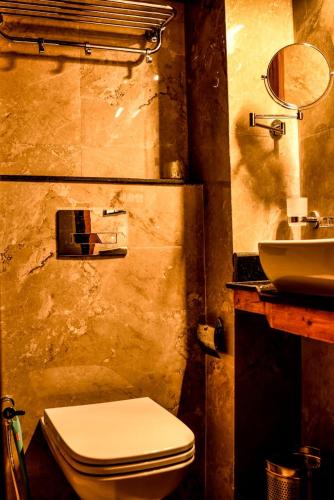 Bathroom, BANALARI PINE INN in Malki