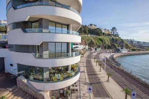 Torbay Rise - With pool, hot tub, sauna, gym, games and cinema room; sea views