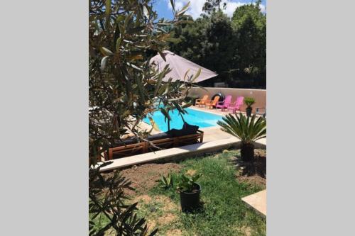 Logement attenant à une villa T2 avec terrasse .