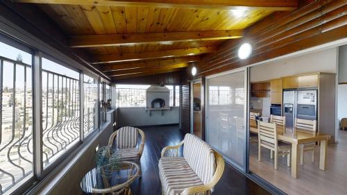 Varanda/terraço, Cozy wood apartment with great view to Nazareth in Nazareth Suburbs