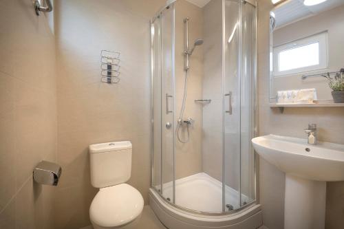 Superior Double Room with Seaside Balcony  image 6
