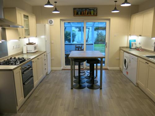 3 Bedroom Home with Welcome Breakfast near Beaches in แรมส์เกท