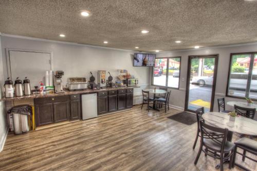 Amerivu Inn & Suites - Helen - Downtown thumb 2