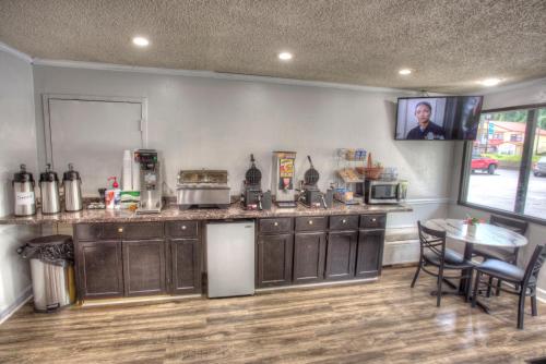 Amerivu Inn & Suites - Helen - Downtown thumb 3