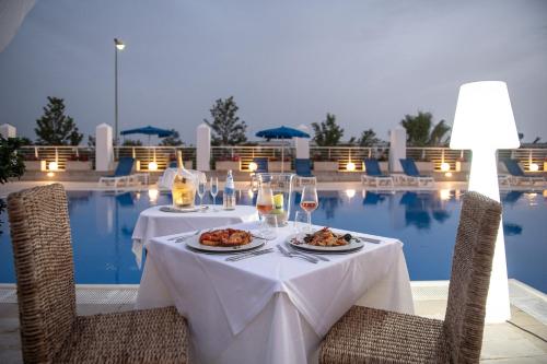 Úszómedence, Club Azzurro Hotel & Resort in Scala di Furno