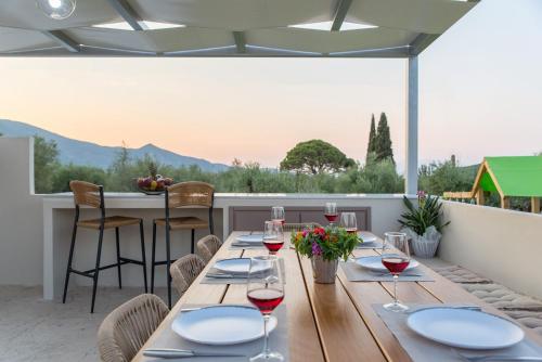 Instalaciones, Daisy's Garden - Villa with Private Pool, Ideal for Large Groups, by ZanteWize in Arkoudi