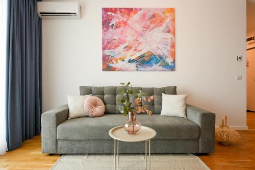 EYE CANDY Romexpo 2-Bedroom with Free Parking