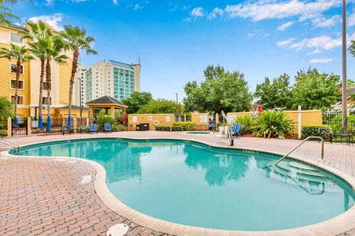 Near Disney - 1 BR with King Bed - Pool and Hot Tub! - image 9