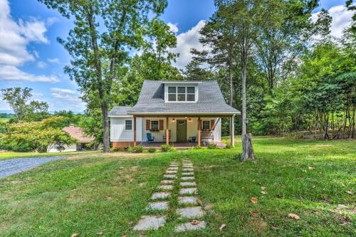 Peaceful Virginia Cabin - Fish, Tube, Boat, Etc! in Edinburg, USA