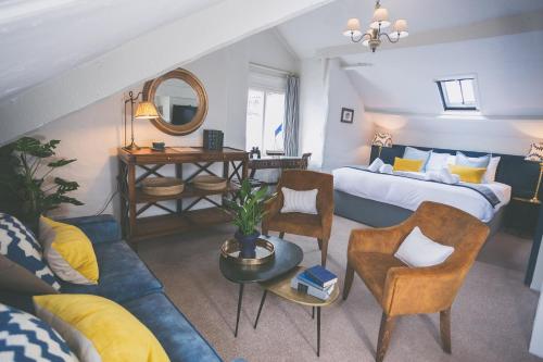 1 king bed, 1 double bed