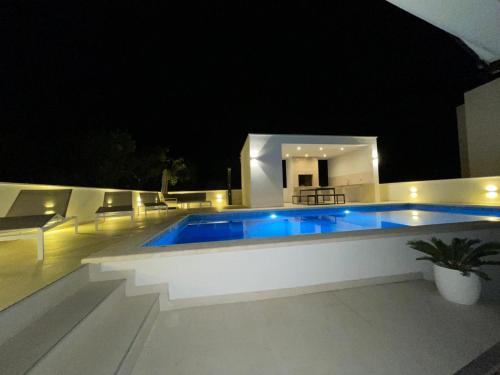 Tole Villa Podaca 2 with Pool