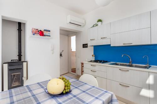 Cocina, Appartamento fronte mare - Waterfront apartment in Sardinia