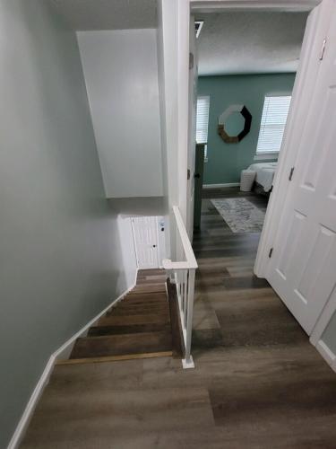 HHI Homes- Newly Renovated Cozy Modern Pet-Friendly Villa-Ideal Location