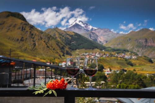 Hotel INSIDE Kazbegi - Accommodation - Stepantsminda